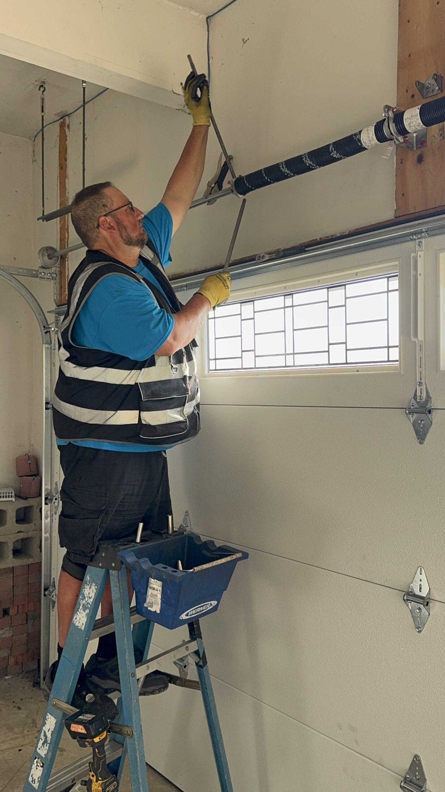 Garage Door Services Near You in Riverview, Canton, Livonia, and the greater Detroit, MI area.