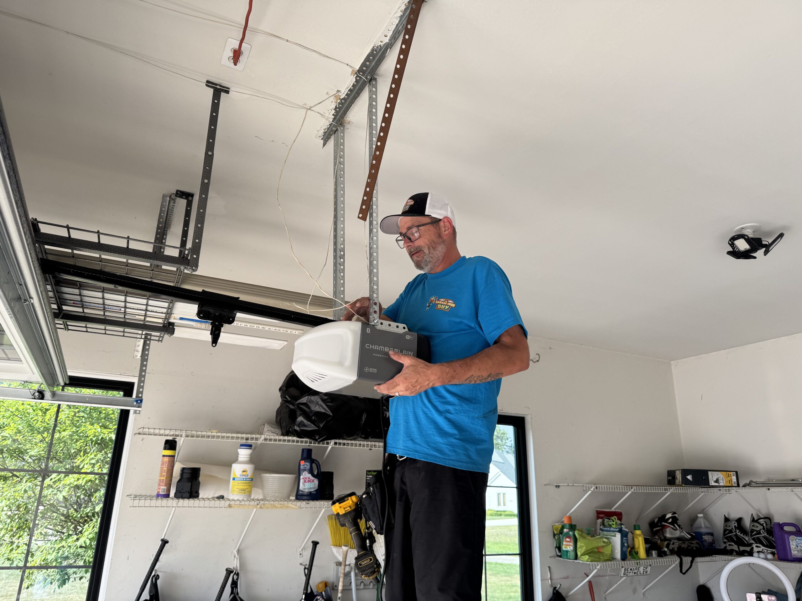 Garage Door Services Near You in Riverview, Canton, Livonia, and the greater Detroit, MI area.