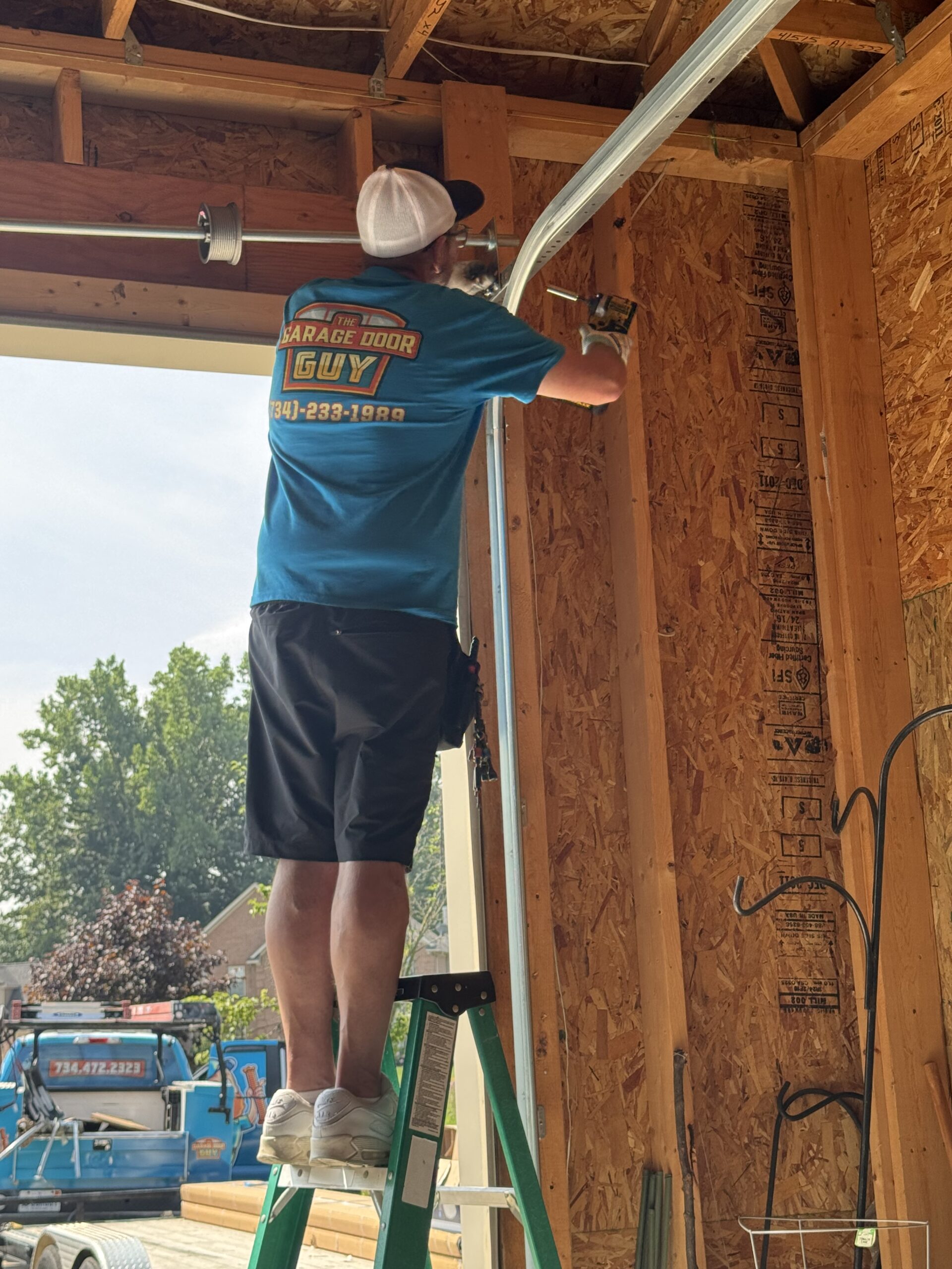 Garage Door Services Near You in Riverview, Canton, Livonia, and the greater Detroit, MI area.