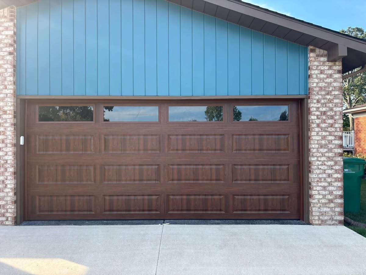 Garage Door Services Near You in Riverview, Canton, Livonia, and the greater Detroit, MI area.